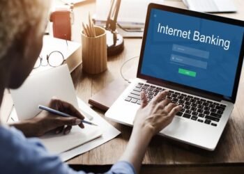 Fintech Pressure Mounts as Internet Banking Records Explosive Growth in 2025
