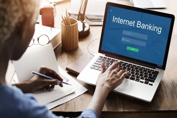 Fintech Pressure Mounts as Internet Banking Records Explosive Growth in 2025 1 Fintech Pressure Mounts as Internet Banking Records Explosive Growth in 2025