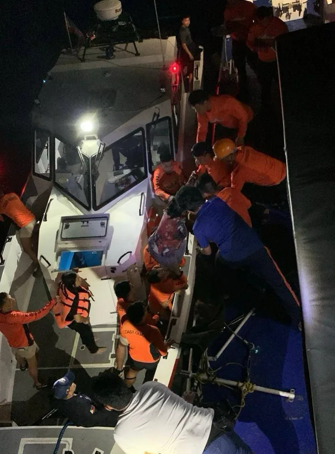 Ferry Carrying Over 350 People Sinks In Philippines 4 ap26026083645149 1
