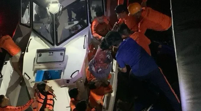 Ferry Carrying Over 350 People Sinks In Philippines 1 ap26026083645149