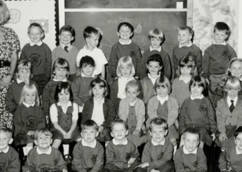 Teacher Gwen Mayor and her class at Dunblane Primary School