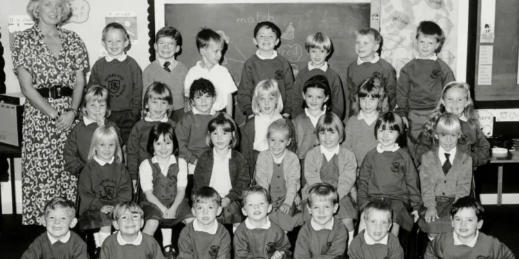 Teacher Gwen Mayor and her class at Dunblane Primary School