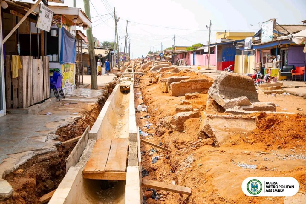 Accra Mayor Inspects Chorkor Drain Construction Works 3 1001281891 2