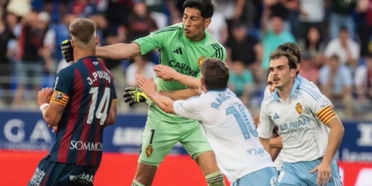Real Zaragoza Goalkeeper Estaban Andrada hits Huesca captain