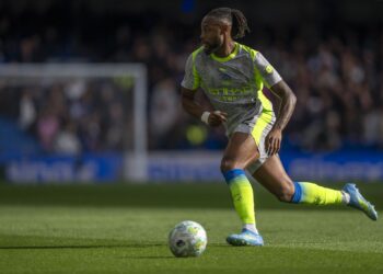 Antoine Semenyo in action at Stamford Bridge for Man City