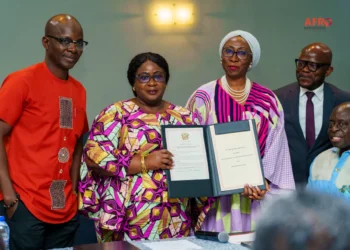 Leaders of Afrobarometer and Rep from Ghana's Ministry of Foreign Affairs at  the signing ceremony