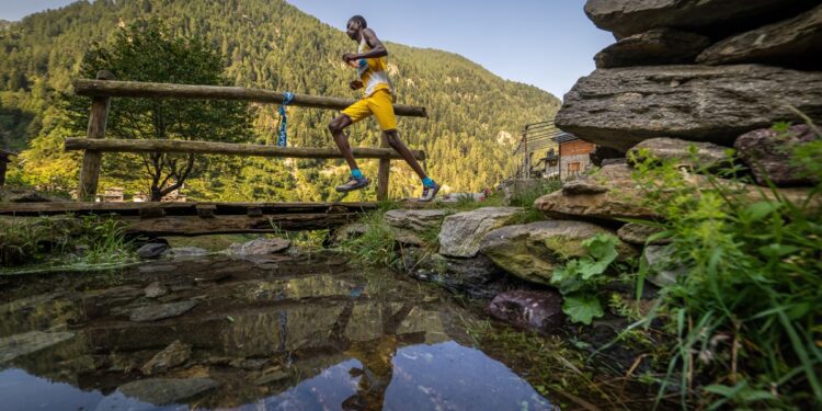 Kenyan Pair Set the Pace as Mountain Running World Cup Kicks Off 1 Michael-Selelo-Saoli-2024-Giir-di-Mont-mens-winner running across a bridge