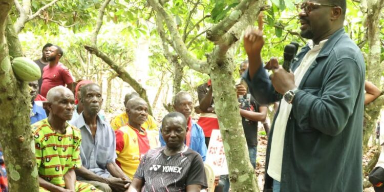 Annoh-Dompreh Assures Cocoa Farmers Of NPP'S Support 1 Frank Annoh-Dompreh engages cocoa farmers