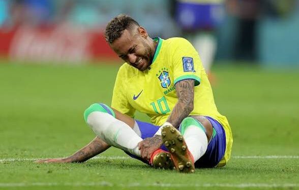 Neymar Jr labours in pain