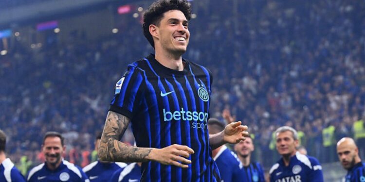 Inter Milan President Admits Barcelona’s Interest in Bastoni 1 Alessandro Bastoni celebrate the Scudetto title with the inter Milan fans