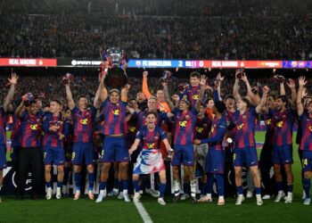 Captain Ronald Araujo lifts the La Liga title in front of the Camp Nou crowd
