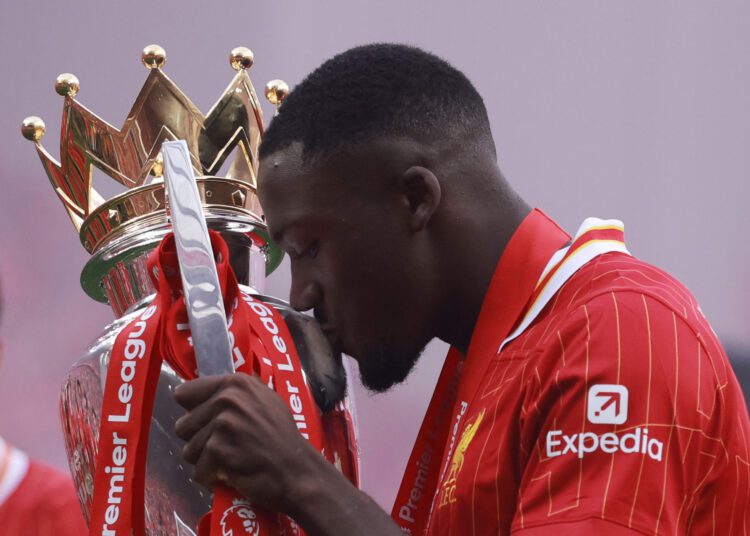 Ibrahima Konaté kisses the Premier League trophy