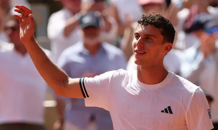 Juan Manuel Cerundolo beats Jannik Sinner to qualify to the third round of this year's Roland Garros