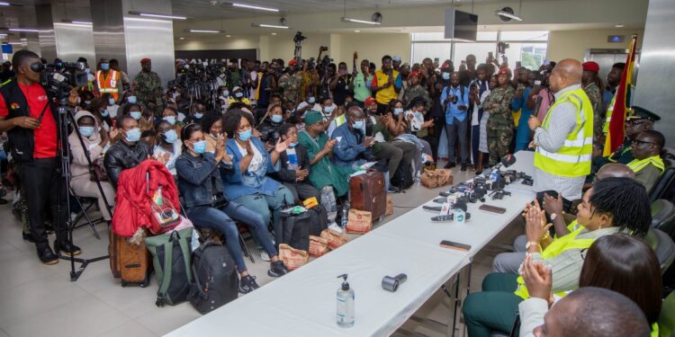 Minister for Foreign Affairs, Samuel Okudzeto Ablakwa welcoming Ghanaian evacuees from South Africa