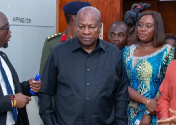 President Mahama flanked by Hon. Felix Kwaky Ofosu, Minister of state in charge of Government Communications and GPCL Managing Director Nana Kwasi Boatey