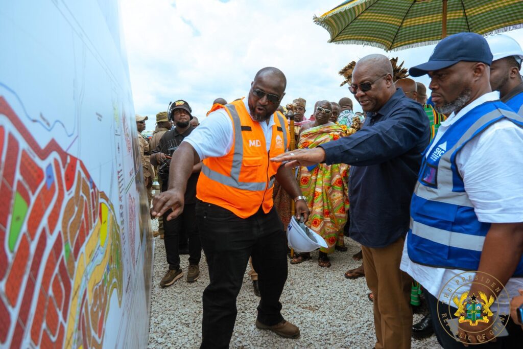 Mahama Unveils $3bn Housing Fund for Public Sector Workers 6 Mahama @Green City Housing Project 3