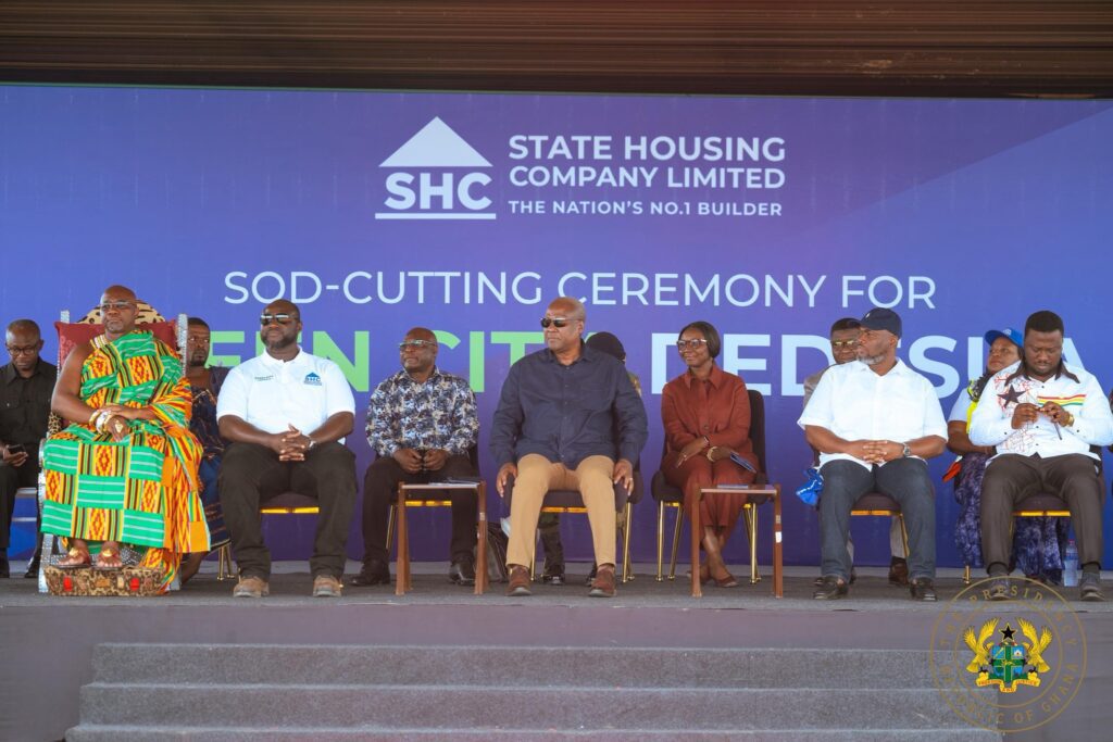 Mahama Unveils $3bn Housing Fund for Public Sector Workers 5 Mahama @Green City Housing Project 6