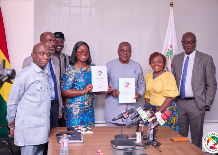 Adwoa Oboubia Opoku-Darko, Administrator of the Ghana Medical Trust Fund formalised key partnership with the Ghana College of Physicians and Surgeons