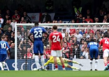 Mat Sels saves Cole Palmer's penalty