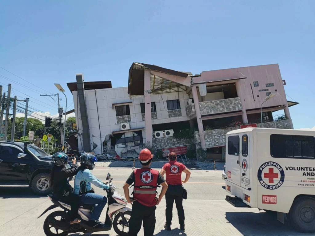 7.8 Magnitude Earthquake Wreaks Havoc On Southern Philippines 2 1000968518