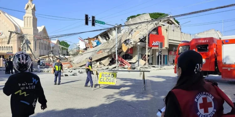 7.8 Magnitude Earthquake Wreaks Havoc On Southern Philippines 1 download