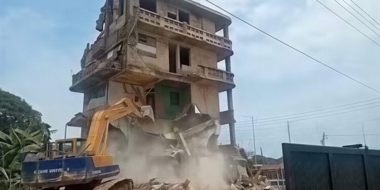 Unsafe Buildings Must Go Down To Protect Lives — NADMO 1 NADMO demolishing a building in Osu.