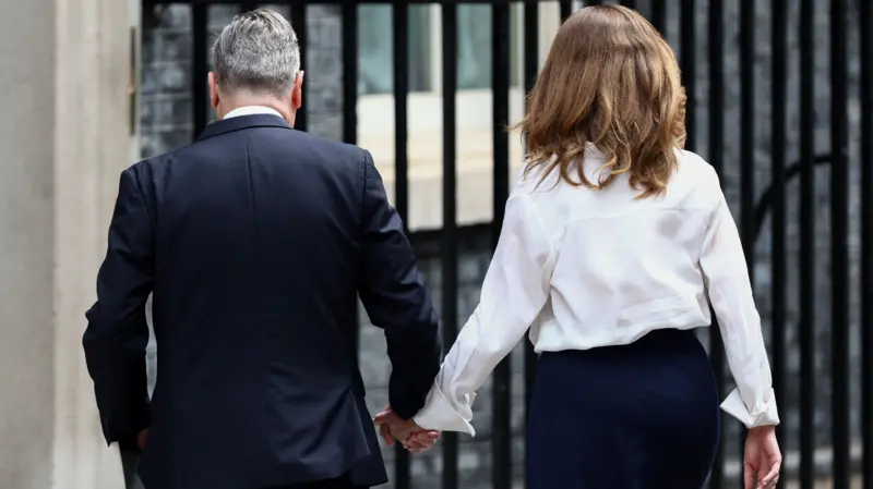 Starmer Announces Resignation as Prime Minister and Leader of Labour Party 3 starmer and wife
