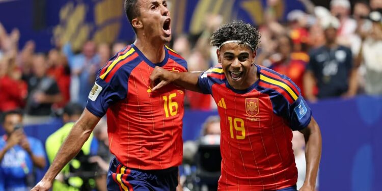 Lamine Yamal (19) and Rodri (16)