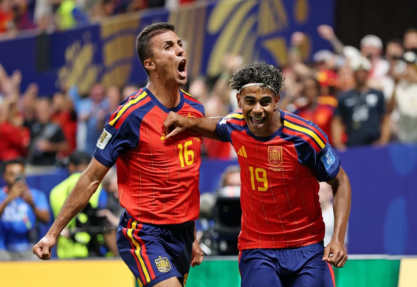 Lamine Yamal (19) and Rodri (16)