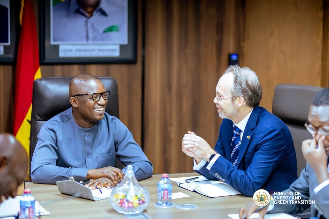 Minister for Energy and Green Transition, Dr. John Abdulai Jinapor, welcomes British High Commissioner to Ghana, H.E. Christian Rogg, and his delegation during discussions on strengthening Ghana UK cooperation in the energy sector.