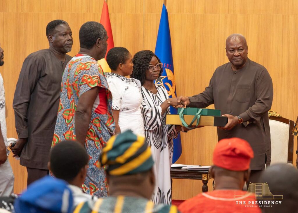 President John Dramani Mahama presents the government’s compensation package to one of the eight bereaved families of the August 6, 2025 helicopter crash victims at the Jubilee House
