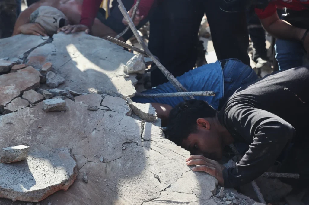 Earthquake Tests Colombia’s New Government 2 1001071430