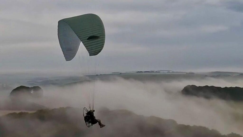British Soldiers Set to Trial 200-Mile Powered Paragliders for Covert Missions 2 200 Mile Powered Paragliders 1