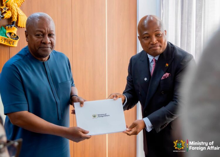 Expert Committee Submits Reports to Mahama Ahead of AU Chairmanship 1 Ablakwa hands the Ministry of Foreign Affairs report envelope to President Mahama, formally closing out the committee's mandate ahead of Ghana's 2027 AU chairmanship.