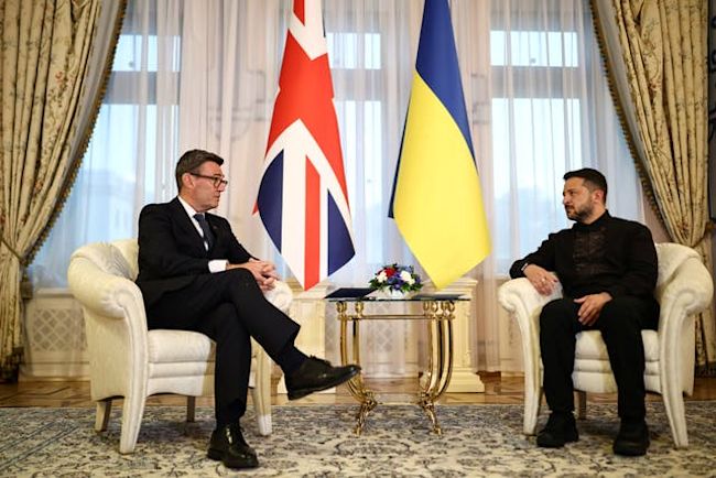 UK Drone Factories Could Face Attacks, Kremlin Adviser Warns 4 Burnham and Zelensky 1