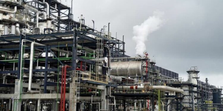 Dangote Refinery Targets Nigerian Retail Investors in IPO 1 Dangote Petroleum Refinery