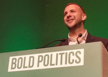 Green Party Demands Freeze on New Data Centres in England 3 Green Party leader Zack Polanski