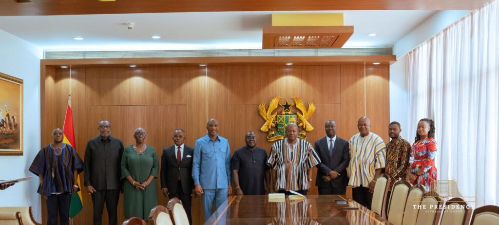 Ten New Laws: Mahama Assents to Customs, Tribunals and Cocobod Bills 4 President Mahama with government officials and presidential aides after assenting to the ten bills at the Presidency in Accra. Photo: The Presidency