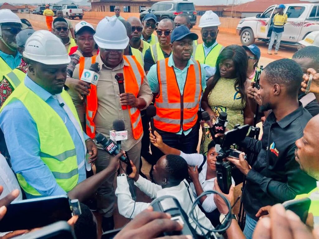 Suame Interchange Phase 2 Now 87% Complete, Set to Open in October 2 Roads and Highways Minister Governs Kwame Agbodza, accompanied by his Deputy and the Ashanti Regional Minister, toured Phase 2 of the Suame Interchange Project