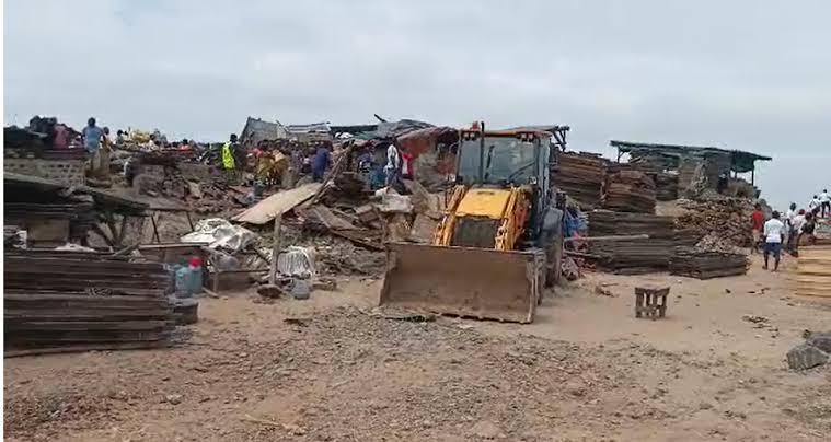 Mahama Slams Dumping Habits Over Tema Fishmongers' Unsanitary Video 3 Tema New Town 1