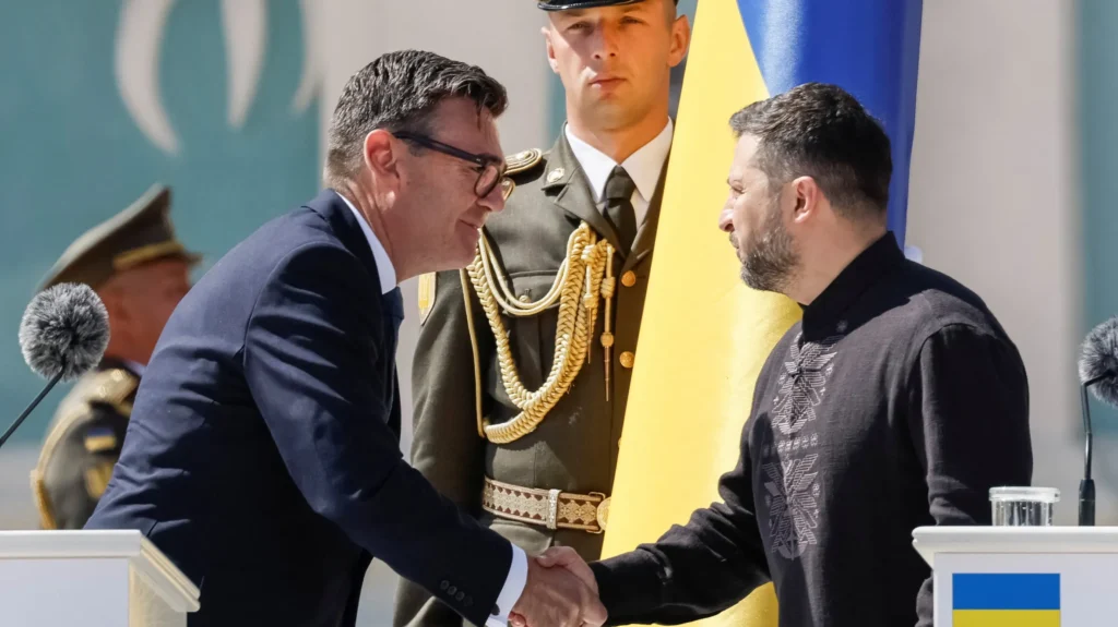 UK Pledges £100m Winter Defence Package to Strengthen Ukraine’s Defence 3 UK Prime Minister, Andy Burnham and President of Ukraine, Volodymyr Zelensky