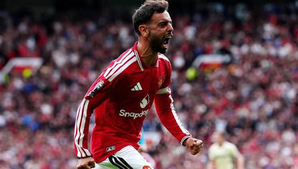 Fernandes Scores Hat-trick as Manchester United Ease Past Ipswich Town 1 image 319
