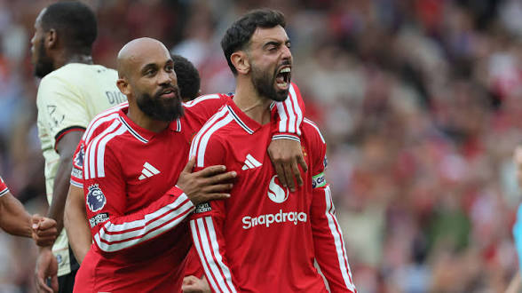 Fernandes Scores Hat-trick as Manchester United Ease Past Ipswich Town 3 image 320