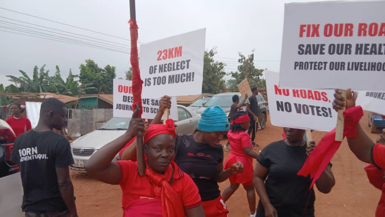 People Dying Slowly On This Road — Dome Kyidomhene 2 residents demonstrating