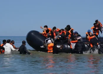 Reform UK's Proposal to Deploy Royal Navy in English Channel Faces Criticism 2 Migrants attempting to cross the English Channel from France to UK