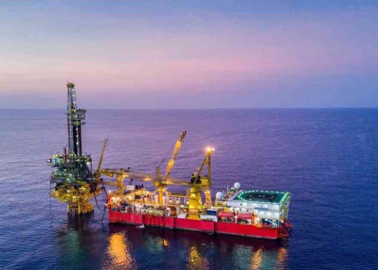 Noble Secures Tullow Contract For Ghana Drilling Campaign 6 Oil rig