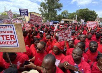 Coalition of Unpaid Teachers, demostrating