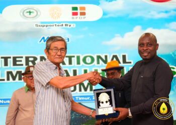 OPDAG Joins Global Smallholders to Push for Fair Pricing and Sustainability 4 The President of OPDAG Receiving and Award at the International Oil Smallholders Association Forum 2026 in Indonesia