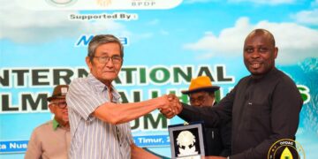 The President of OPDAG Receiving and Award at the International Oil Smallholders Association Forum 2026 in Indonesia