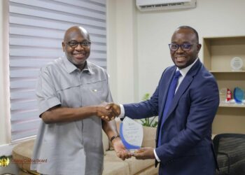 Standard Chartered Bank Pledges Partnership on New Crop Financing Model to COCOBOD 2 Dr. Ransford Abbey, CEO of COCOBOD, in a Handshake with Mr. Korse Godzi, CEO of Standard Chartered Bank , After a Working Visit to the Cocoa House to Strengthen Partnership on Cocoa Financing
